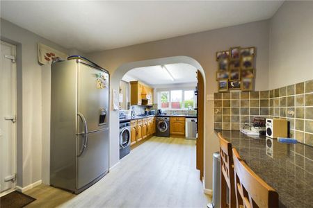 3 bedroom semi-detached house to rent - Photo 5