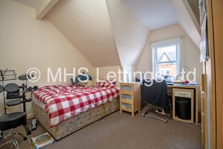 4 Bedroom Mid Terraced House for rent in Manor Drive - Photo 4