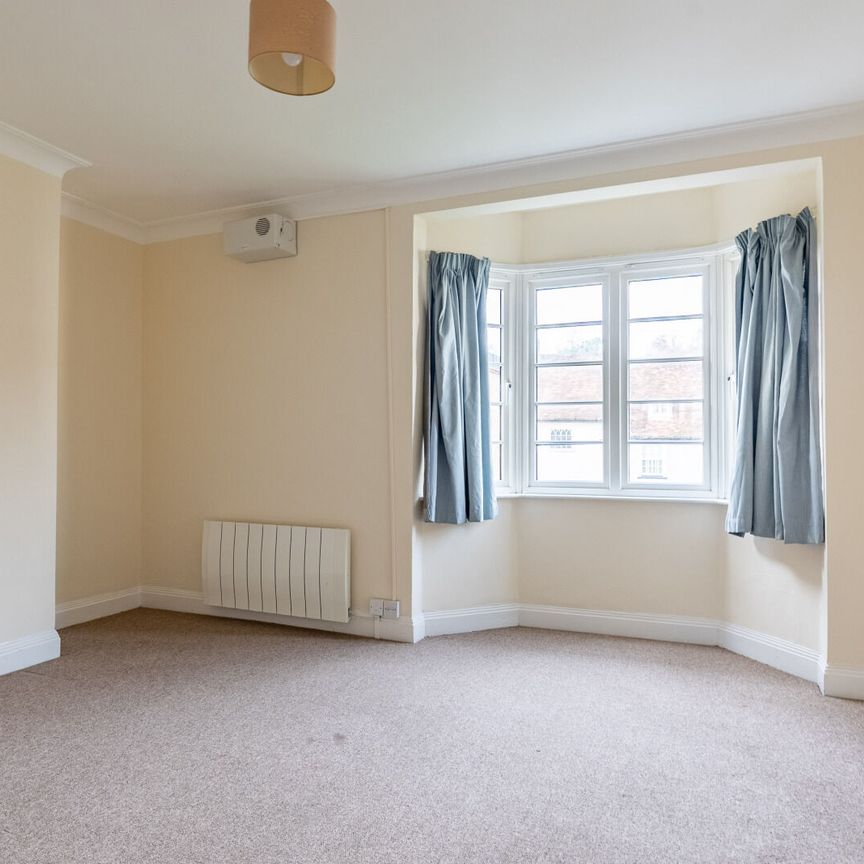 Available unfurnished now - Photo 1