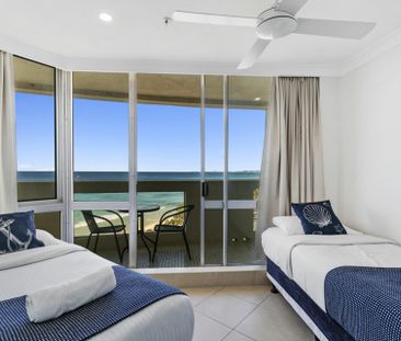 FULLY FURNISHED THREE BEDROOM BEACHFRONT APARTMENT - Photo 3