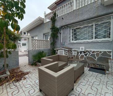 Casa/Chalet independiente En alquiler Calle Puerto Viejo, Distrito ... - Photo 1