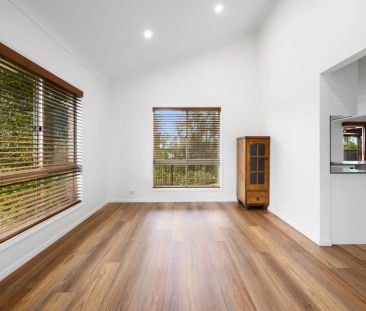 Beautiful 5-bedroom family home with a pool, in a perfect location,... - Photo 2