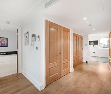 6 bedroom mews to rent - Photo 1