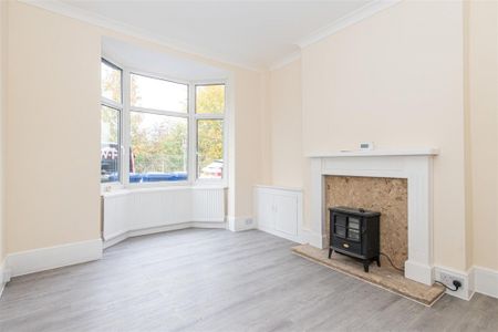 3 bed House - Mid Terrace To Let - Photo 2