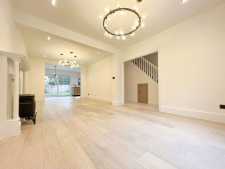 4 bedroom semi-detached house to rent - Photo 5