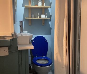 Studio Flat, Bulwer Street, W12 - Photo 5