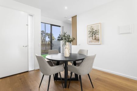 149 Sutherland Crescent, Taylor – A Sunlit Two-Level Sanctuary - Photo 3