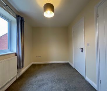 2 bedroom Semi-Detached House to let - Photo 5