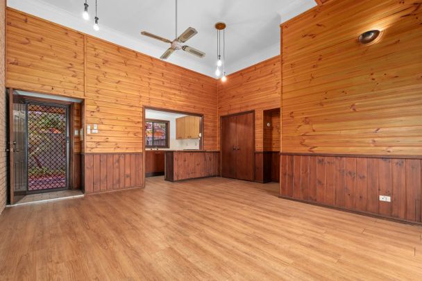 Spacious Villa - Conveniently Located - Photo 1