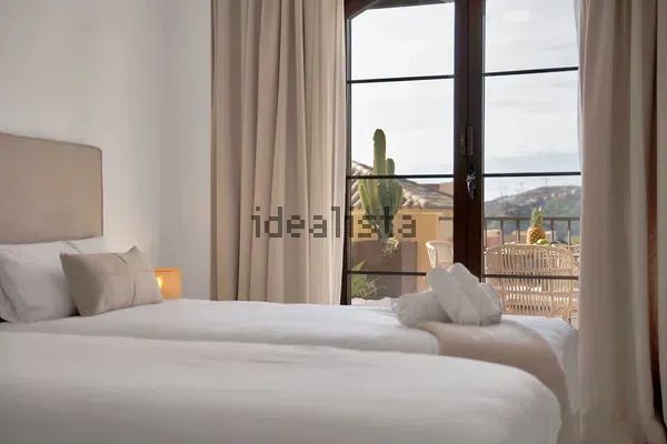 Alquiler de ático en Urbanizacion la finca s/n - Photo 1