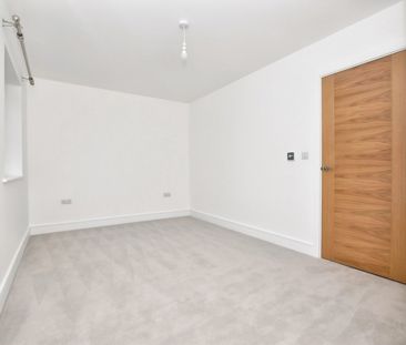 Redwing Avenue, Exmouth, Devon, EX8 - Photo 2