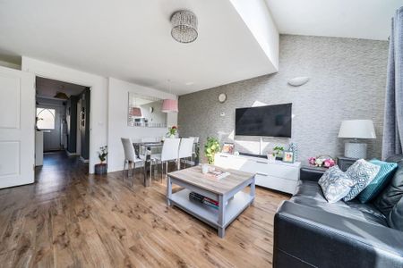 4 bedroom terraced house to rent - Photo 3