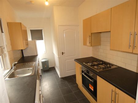 2 bed flat to rent in Emily Street, Byker, NE6 - Photo 2