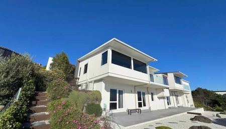 A unique and expansive home - Photo 4
