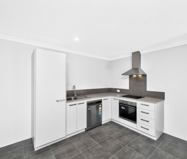 Brand new modern home - Photo 6
