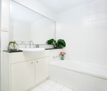 SPACIOUS, CONVENIENT NORTH-EAST FACING 3 BEDROOMS IN THE HEART OF R... - Photo 6