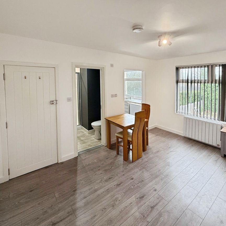 1 bedroom studio to rent Skelmersdale Road, Close to Station - Photo 1