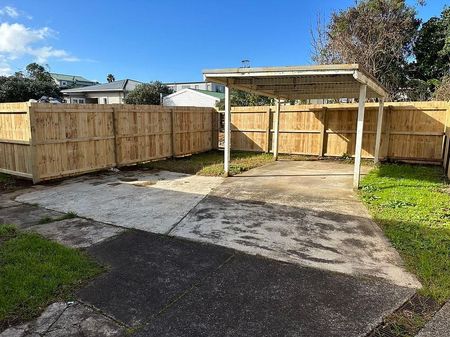 Rare Find, 3 Bedroom Standalone in Three Kings - Photo 3