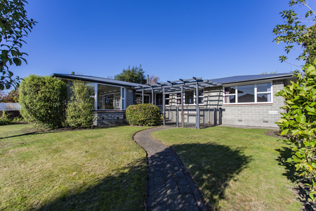 5 Bedroom Family Home in Sockburn - Photo 4