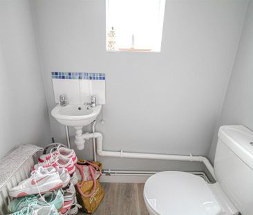 2 bedroom semi-detached house to rent - Photo 3