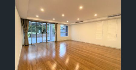 Available for 6months lease only !!!! Four Bedroom Modern Duplex In Perfect Location - Photo 2