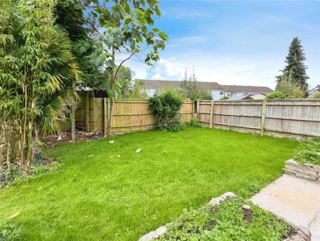 3 bedroom semi-detached house to rent - Photo 2