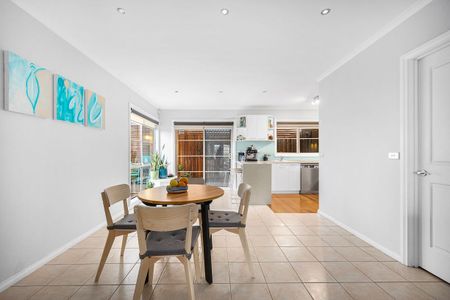 Elevated Georgian Town Home Nestled In Court Location! - Photo 4
