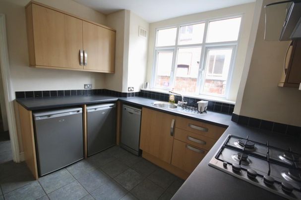 4 bedroom terraced house to rent - Photo 1