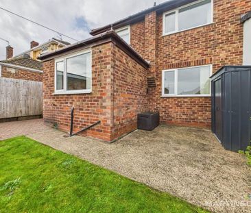 3 bedroom semi-detached house to rent - Photo 2