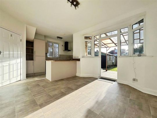 3 bedroom semi-detached house to rent - Photo 1