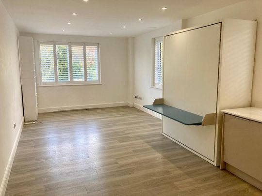 Studio to rent - Photo 1