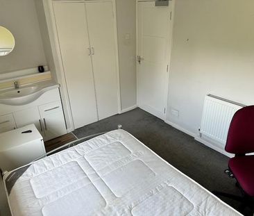 1 bedroom in a house share to rent - Photo 5
