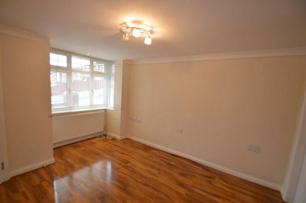 4 bedroom property to rent - Photo 1