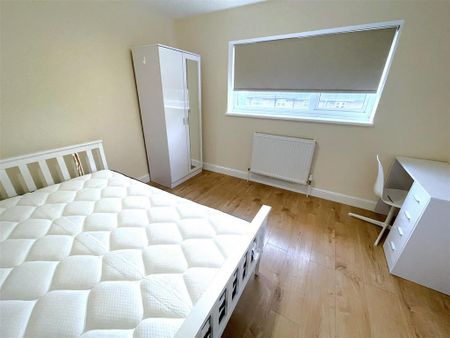 1 bedroom in a house share to rent - Photo 3