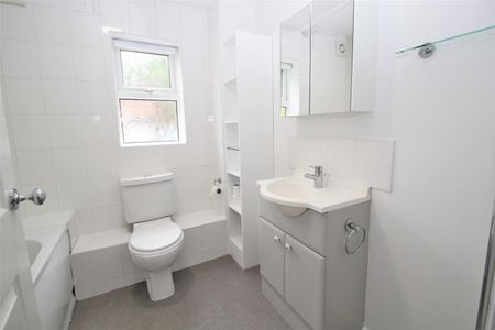 Lower Furney Close, High Wycombe - Photo 5