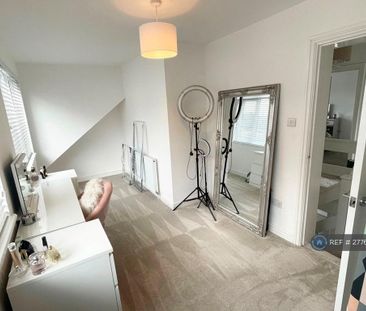 4 bedroom semi-detached house to rent - Photo 5