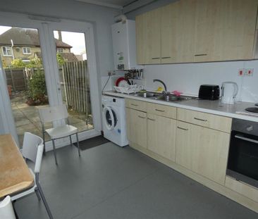 1 bedroom in a house share to rent - Photo 3