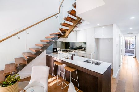 Townhouse-Style Split-Level w Three-Bedrooms & Three Bathroom - Photo 5