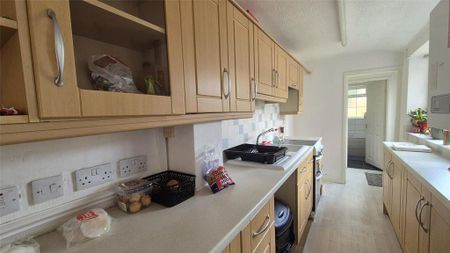 2 bedroom terraced house to rent - Photo 3