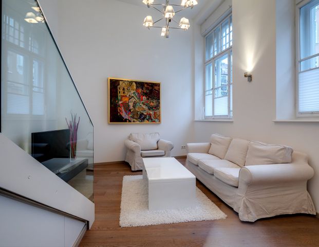 Exclusive gallery apartment for rent in Maxvorstadt - Photo 1