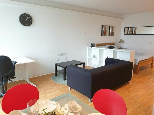 Studio to rent - Photo 1