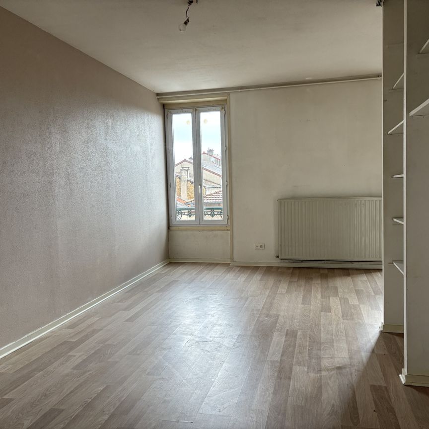 Location Appartement 3 pièces 83m² CHARLIEU 42190 - Photo 1