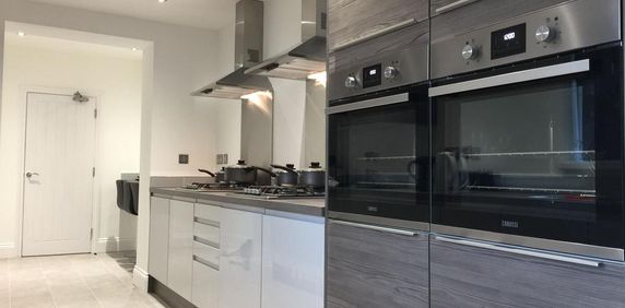 1 bedroom in a house share to rent - Photo 2