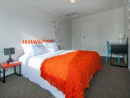 Spacious 4 Bedroom Family Home in Taita - Photo 4