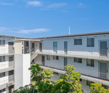 Top-Floor Maylands Retreat - Photo 5