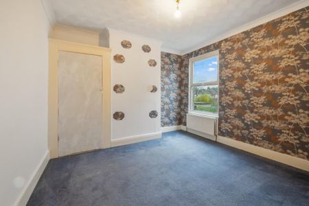 3 bedroom end of terrace house to rent - Photo 2