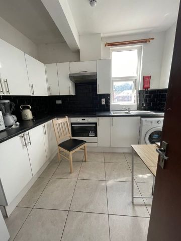Room in a Shared House, Headingley Avenue, LS6 - Photo 5