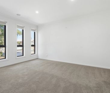 Freshly Updated 4-Bedroom Home for Rent in Manor Lakes - Photo 6