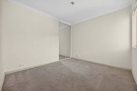 Light & Leafy Villa Bedford - Photo 5