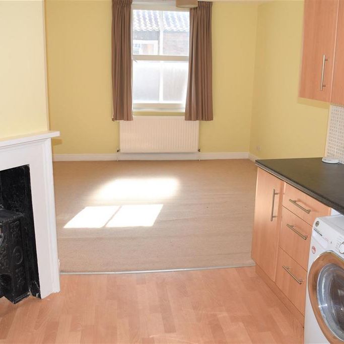 3 bedroom flat to rent - Photo 1